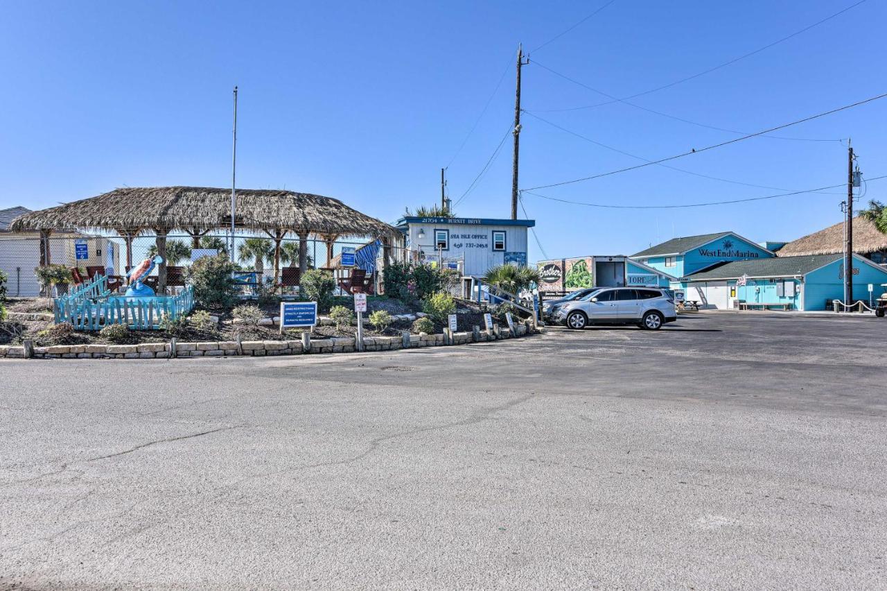 Oceanfront Galveston Home - Walk To Beach! Buitenkant foto