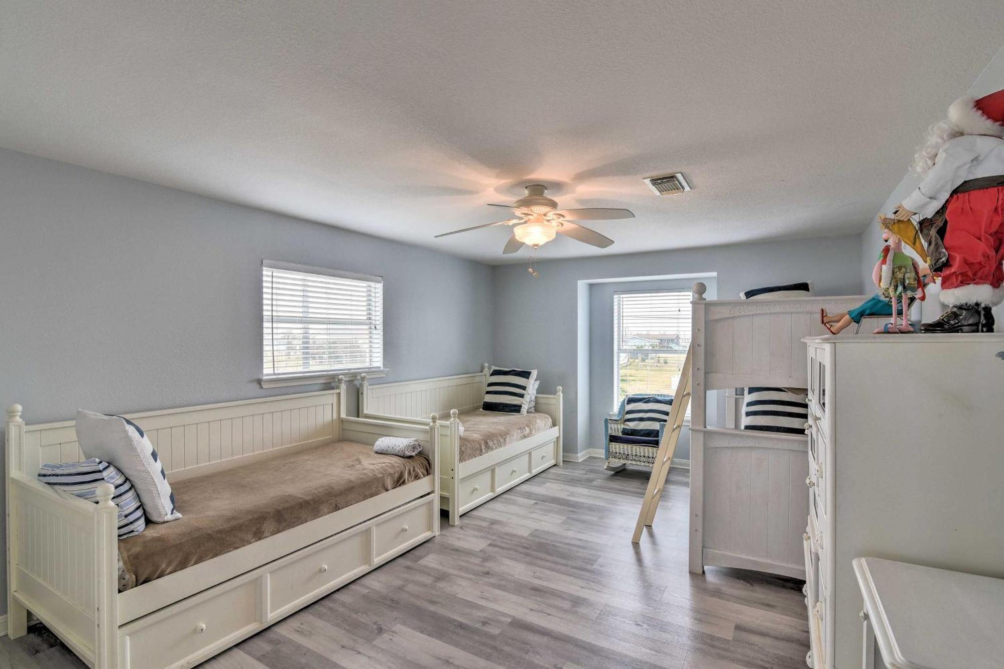 Oceanfront Galveston Home - Walk To Beach! Buitenkant foto