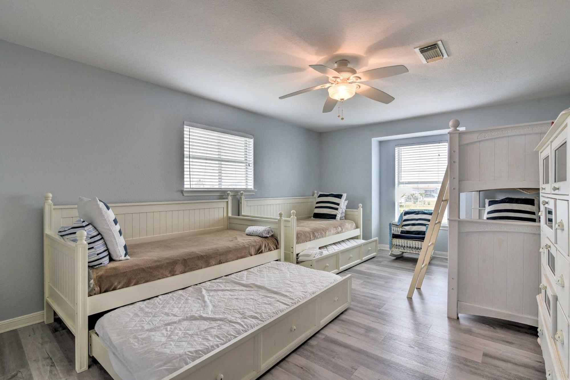 Oceanfront Galveston Home - Walk To Beach! Buitenkant foto
