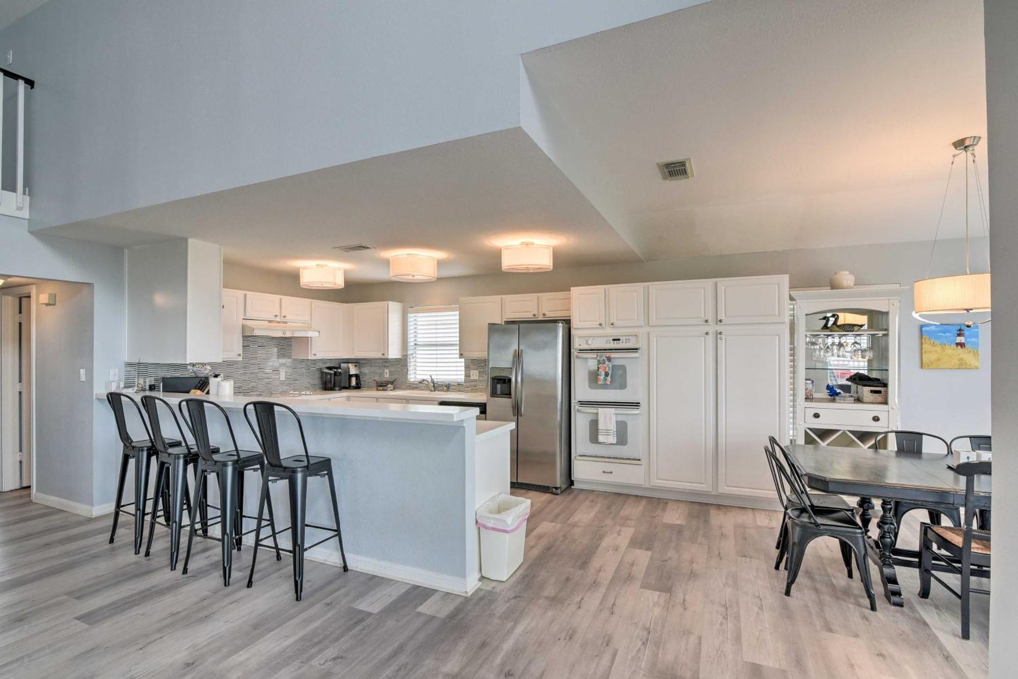 Oceanfront Galveston Home - Walk To Beach! Buitenkant foto