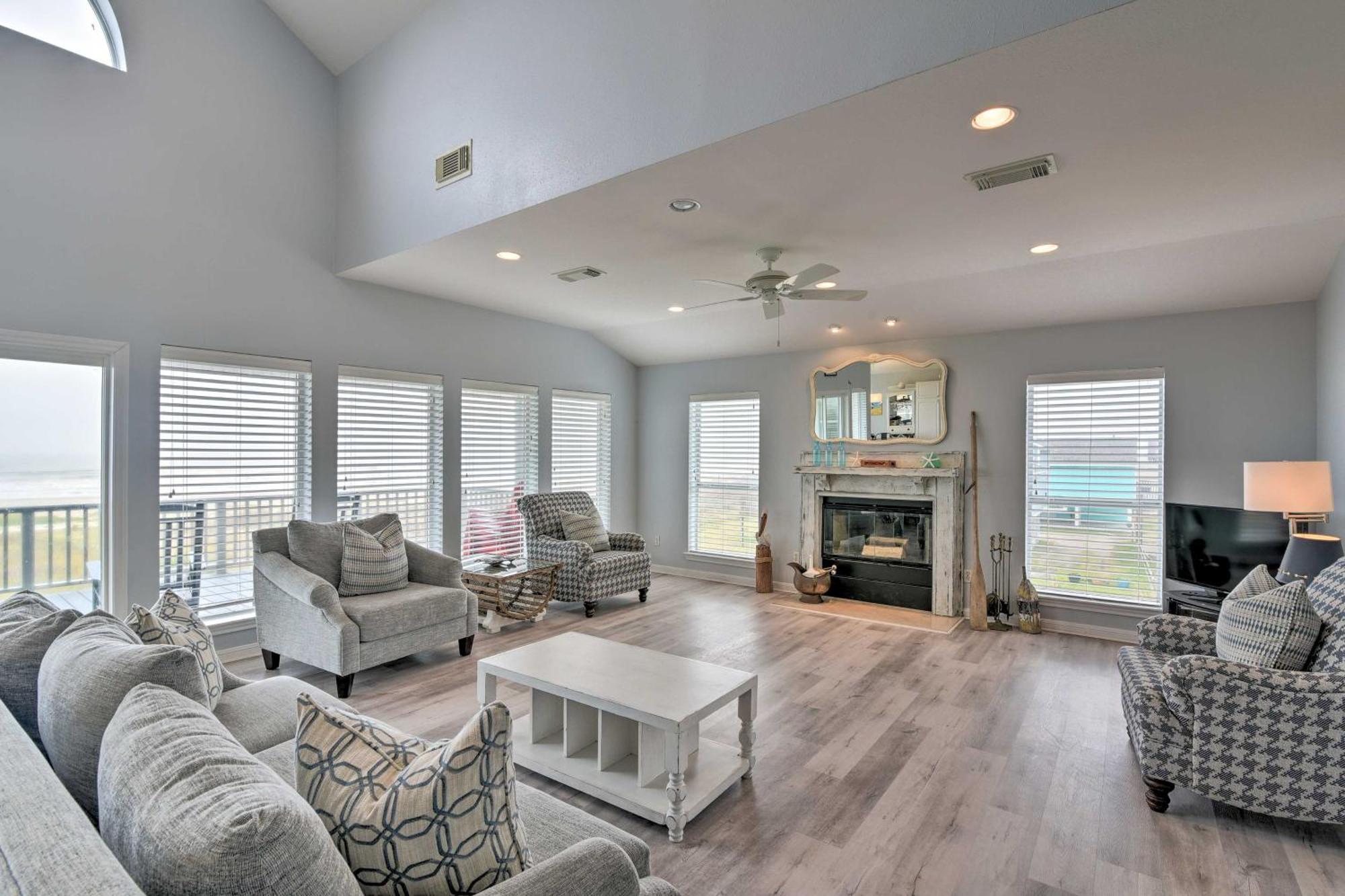 Oceanfront Galveston Home - Walk To Beach! Buitenkant foto